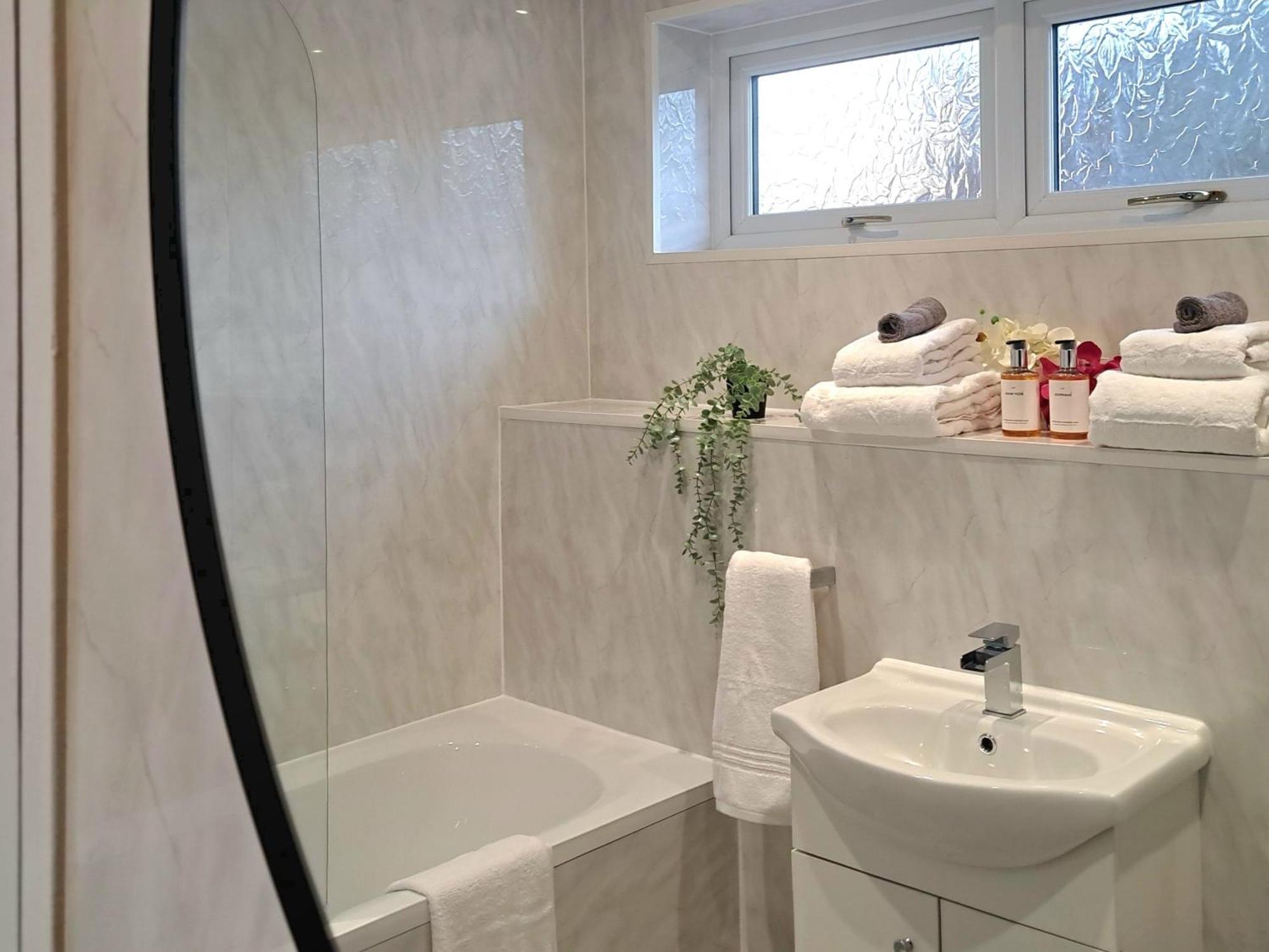 Cozy, Charming 3-Bedroom Home In Chester- Free Parking- Sleeps Up To 6 Eksteriør billede